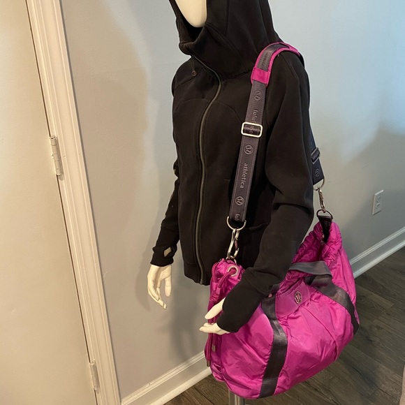 lululemon athletica Handbags - 😍 RARE Lululemon Effortless Duffel Tote Gym Bag